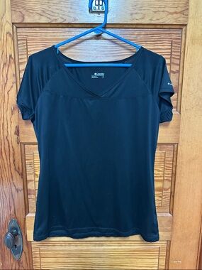 Columbia Black Short Sleeve V-Neck Performance Tee